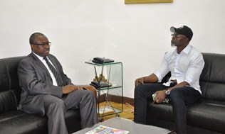  Culture: L’acteur hollywoodien Djimon Hounsou et le ministre Lorenzo veulent revaloriser le patrimoine africain