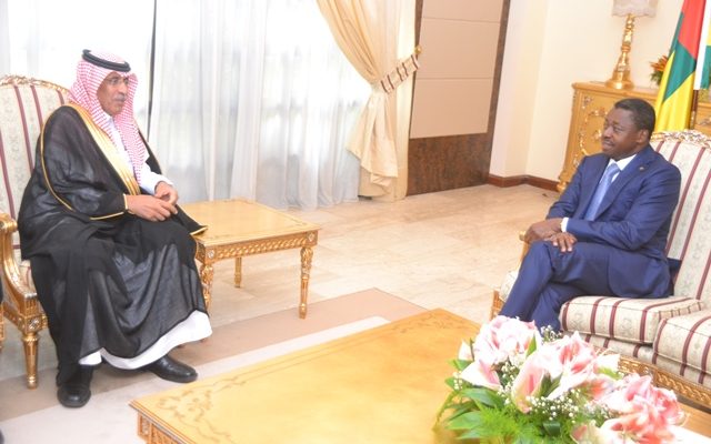  L’ambassadeur d’Arabie Saoudite, M. Hicham Michaal  Al Sweilem chez le chef de l’Etat