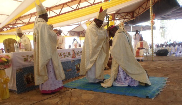  Mgr Dominique Banléne Guigbile, sacré  nouvel  évêque de Dapaong