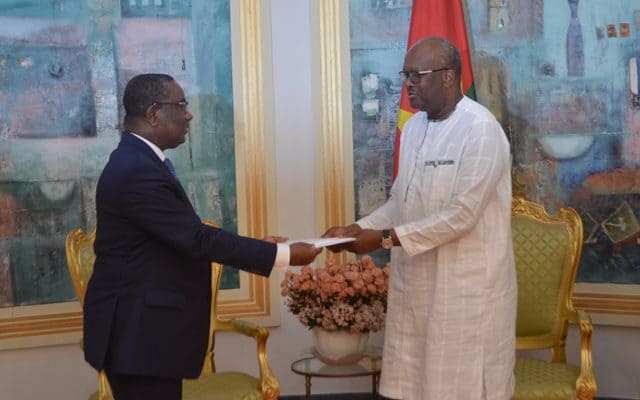  Le Premier ministre Komi Selom Klassou a transmis vendredi au Président du Faso le message de compassion de son homologue Faure Essozimna Gnassingbé