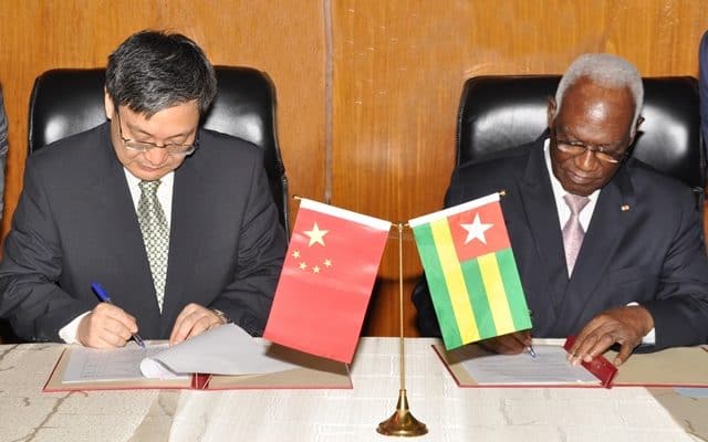  Au siège de  l’Assemblée nationale : Le président Dramani a accordé une audience et réceptionné un lot de matériel informatique offert par la Chine