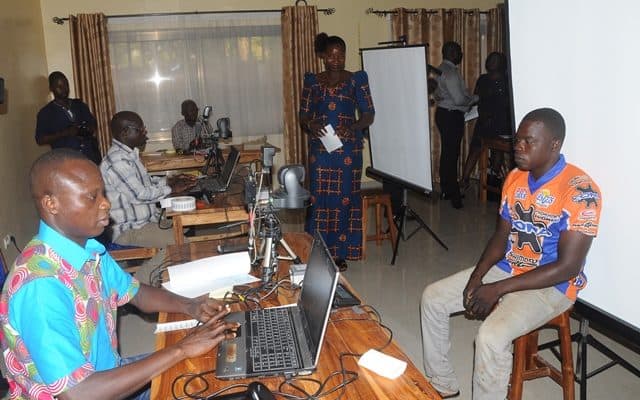  Processus de formalisation du secteur informel : La CNSS et la DOSI établissent des cartes nationales  d’identité à travers une opération foraine