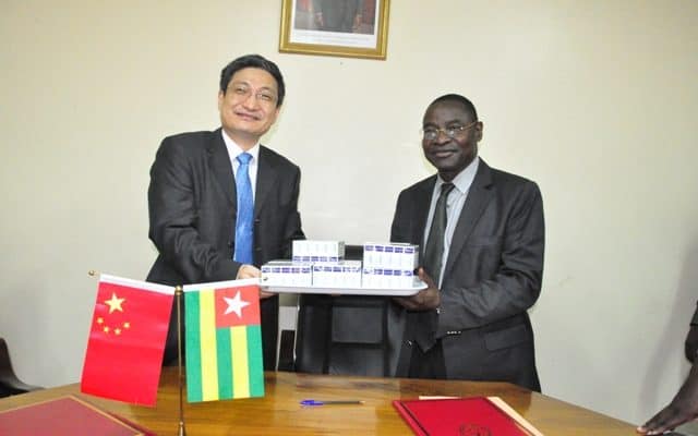  La Chine fait don de médicaments antipaludéens au Togo