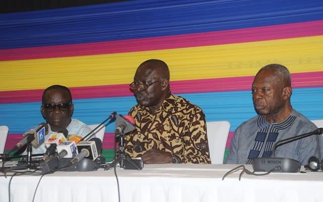  Les pourparlers du dialogue intertogolais repris vendredi en présence du président Nana Akufo-Addo, ont été de nouveau suspendus pour une date ultérieure