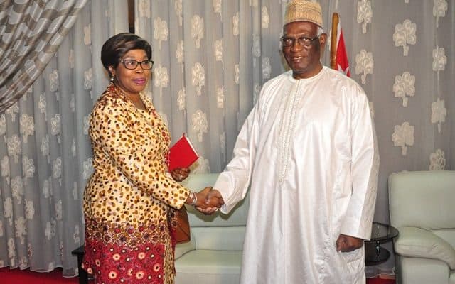  Mme Khardiata Lô N’Diaye fait ses adieux au président de l’Assemblée Nationale