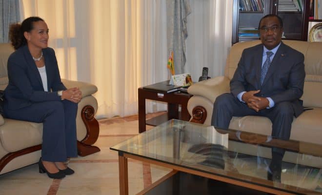   Le Premier ministre   échange  avec Mme Joëlle Dehasse, Représentante-Résidente de la Banque Mondiale en fin de mission au Togo  