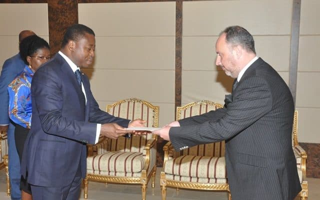  Deux nouveaux ambassadeurs  présentent leurs lettres de créance au président de la République