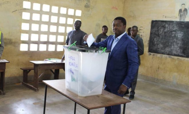  Elections locales: Le chef de l’Etat vote à Pya, réitérant son engagement  pour l’enracinement  de la démocratie au Togo