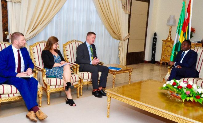  Le chef de l’Etat Faure Essozimna Gnassingbé a reçu l’ambassadeur de la Grande Bretagne, M. Iain Walker