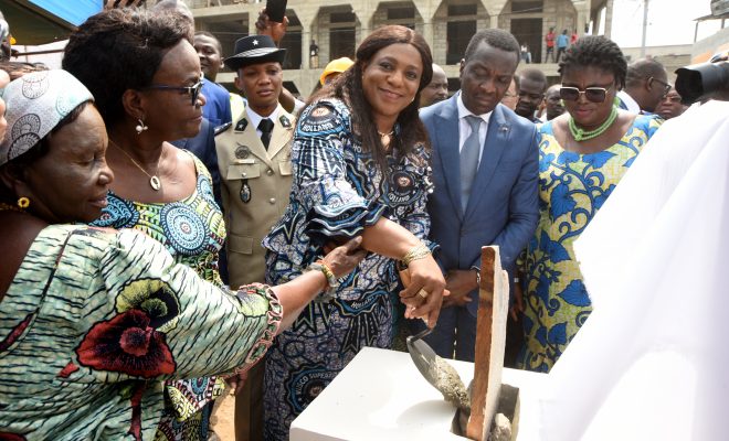  La  présidente de l’Assemblée nationale lance les travaux de reconstruction du grand marché de Lomé