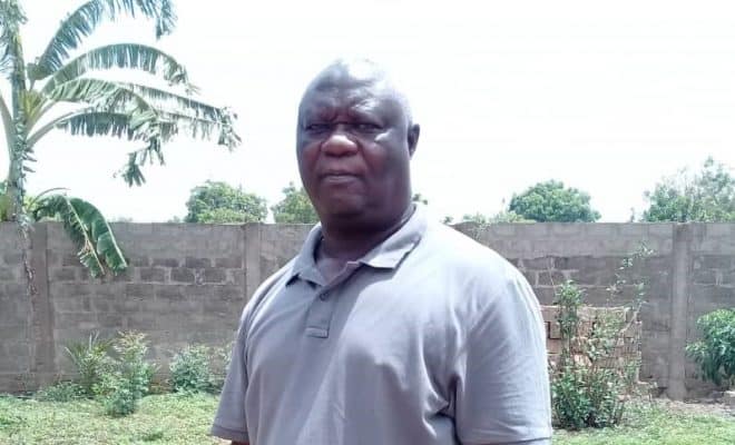  Fo Covi, un ex-cadre de banque, investi dans la production de l’huile de coco à Séko, dans les Lacs