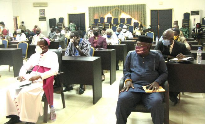  Le ministre Payadowa Boukpessi et les leaders religieux examinent les modalités  d’une reprise éventuelle de cultes