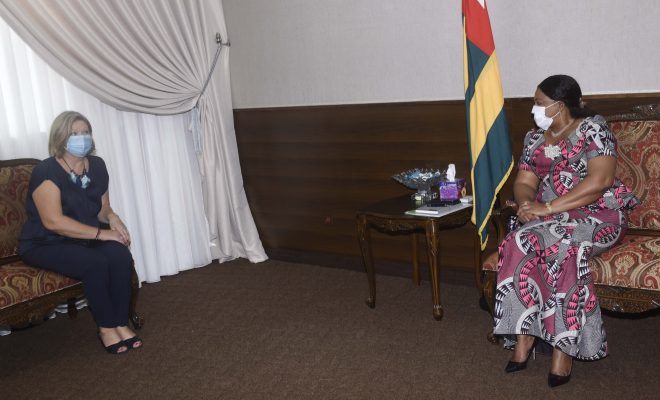  Mme  Cristina Martins Barreira et le nouvel ambassadeur de la République du Gabon au Togo, M. Sayid Abeloko reçus par la présidente Mme Yawa Djigbodi Tségan