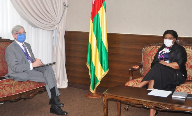  La  présidente de l’Assemblée  nationale échange avec  les ambassadeurs de l’UE et du Gabon au Togo