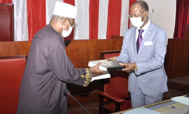  Le nouveau président Yaya Abdoulaye a officiellement pris fonction