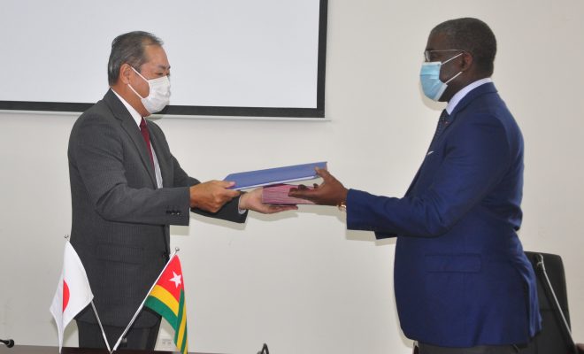 Le Japon et le Togo signent l’Echange de Notes à Lomé
