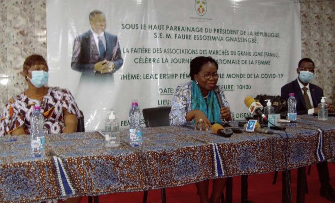  8 mars : Le Premier ministre, Mme Victoire Tomégah-Dogbé apporte le soutien du gouvernement aux femmes du grand marché de Lomé