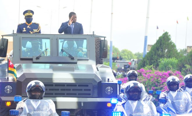  Fête nationale: Le chef de l’Etat assiste à un défilé militaire et paramilitaire au format réduit