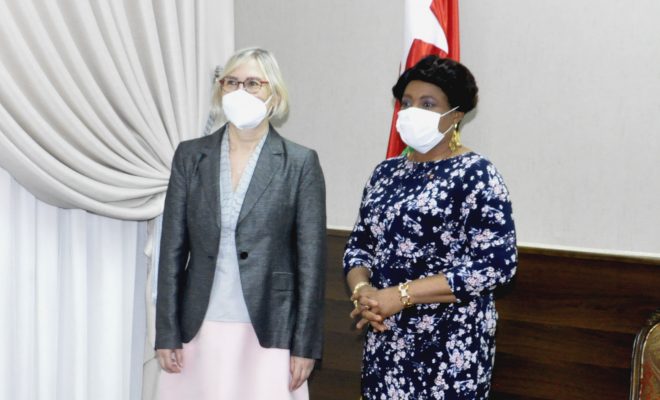  Trois diplomates chez la présidente de l’Assemblée nationale