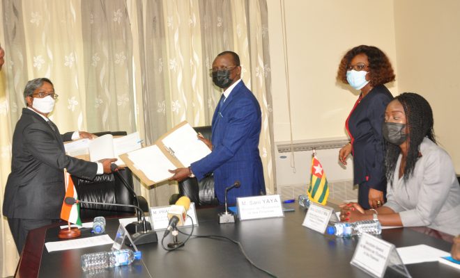  Le Togo et Exim Bank Inde signent un accord de financement à hauteur de 22 milliards de FCFA pour l’électrification de 350 localités