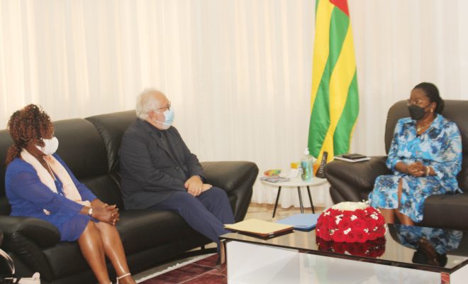  Le Premier ministre échange avec le directeur de l’OCDE, M. Mario Pezzini