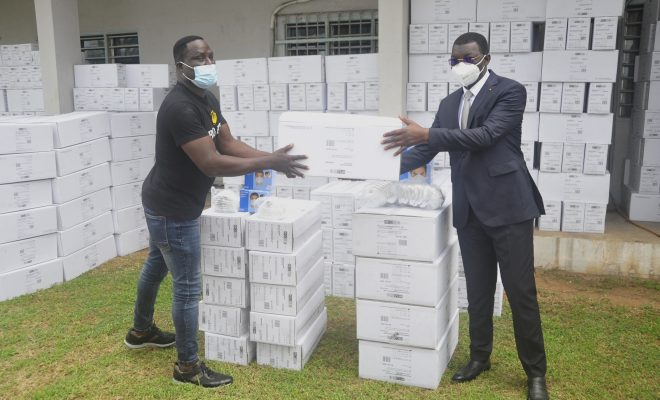  L’ONG international Projekt West Africa fait don de 1927 cartons de masques au gouvernement