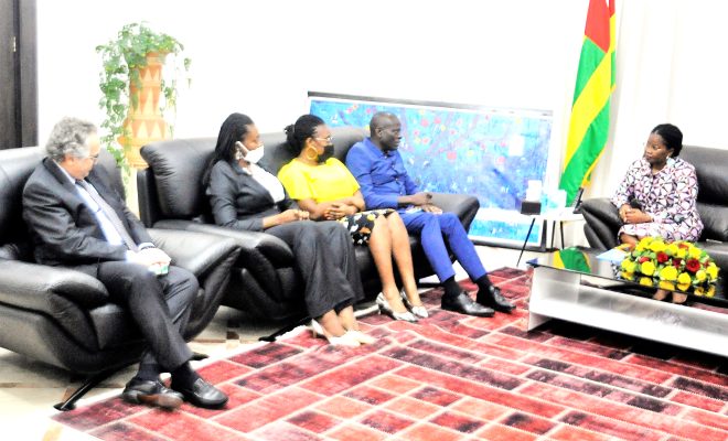  Faciliter l’accès des PME/PMI aux crédits : Le Premier ministre a échangé avec une délégation d’Afrik Créances Holding