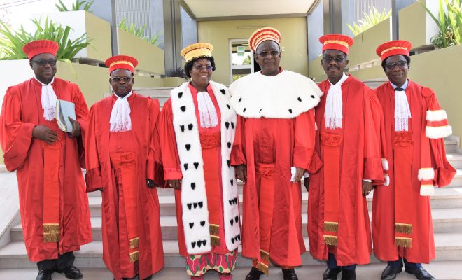  A la Cour Suprême : Le procureur général et trois magistrats ont prêté serment