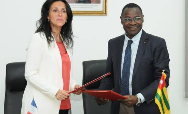  Visite de la Secrétaire d’Etat française : Un accord de financement conclu  pour réhabiliter et équiper les CHU Campus et Kara