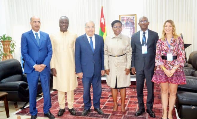  Le premier ministre a échangé avec deux délégations du UNFPA et de notaires