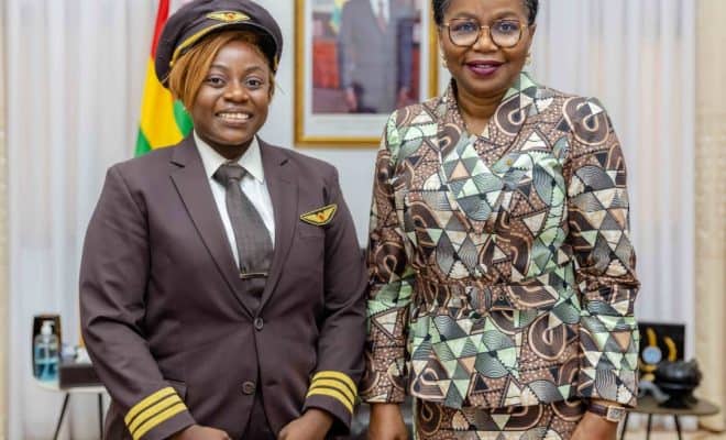  La 1re femme pilote du Togo, Ayélé Jessica Kouévi, reçue par le Premier ministre
