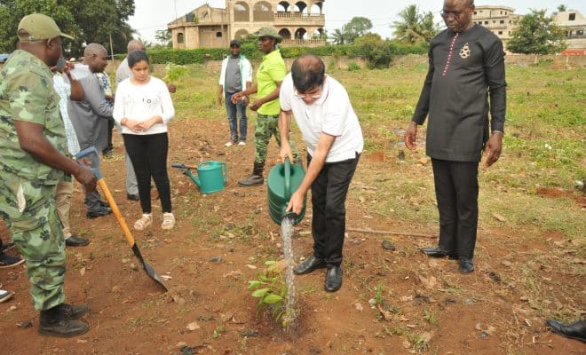  L’ambassade de l’Inde au Togo met en terre des plants au lycée de Bè-Kpota