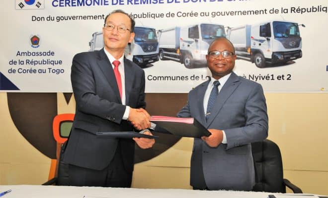 La Corée du Sud fait don de camions poubelles aux communes Lacs 1, Agoè-Nyivé 1 et 2