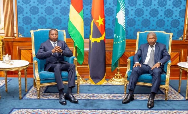  Désigné médiateur entre la RDC et le Rwanda, le chef de l’Etat s’est entretenu à Luanda avec son homologue angolais, président en exercice de l’UA