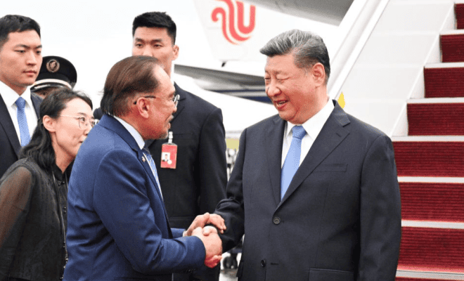  Xi Jinping arrive à Kuala Lumpur pour une visite d’Etat en Malaisie