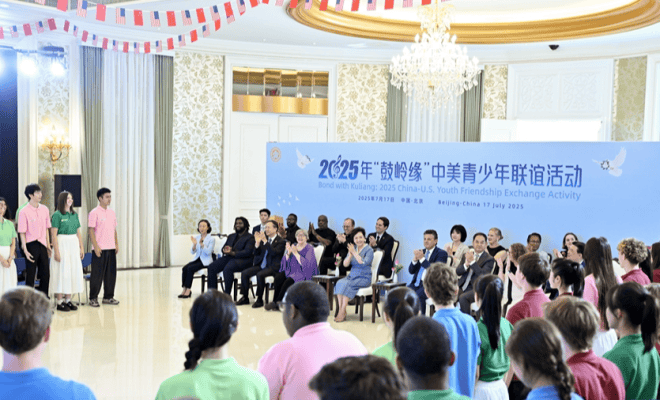 Peng Liyuan assiste à un événement sur l’amitié entre les jeunes chinois et américains
