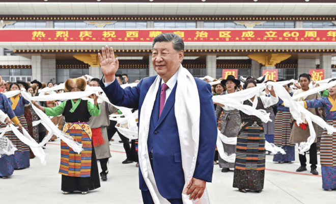  Arrivée de Xi Jinping à Lhassa pour les célébrations du 60e anniversaire de la fondation de la région autonome du Xizang