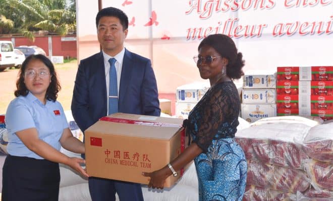  La Chine fait don de vivres, non vivres et soins de santé à l’orphelinat « Maison de Béthanie » 