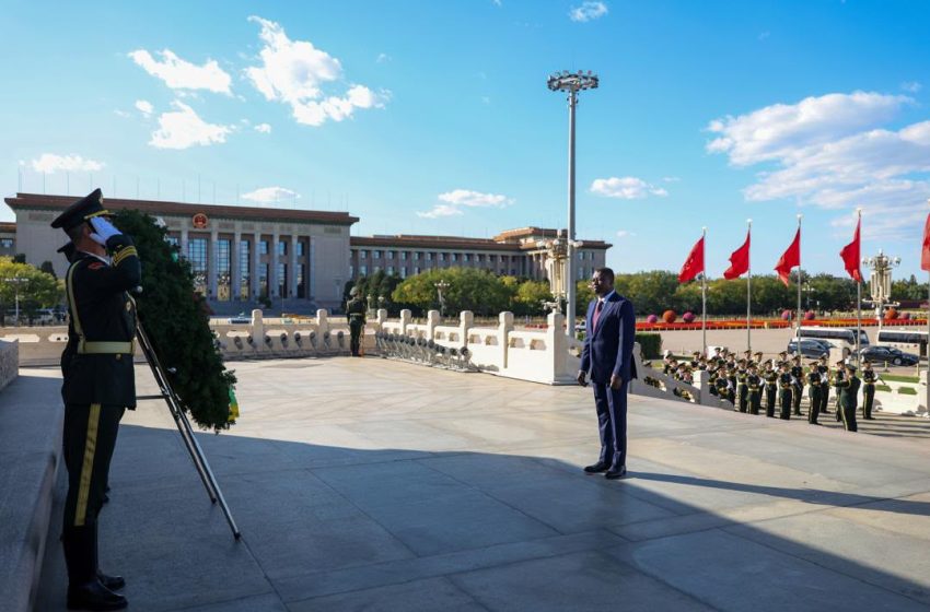  A Pékin, Faure Gnassingbé honore la mémoire des héros du peuple chinois